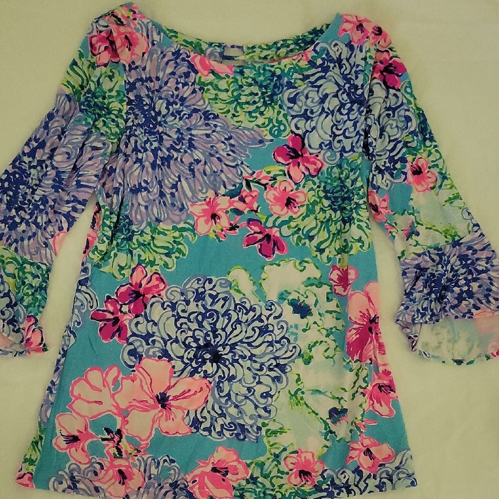 Lilly Pulitzer Blue and Green Patterned Top.    Item A700